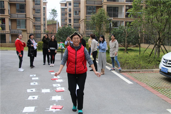 市古鎮(zhèn)公司開展慶祝三八婦女節(jié)趣味活動(dòng).